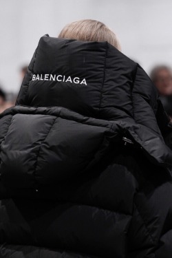 canharrisom:  Balenciaga by Demna Gvasalia   Autumn-Winter 2016-17