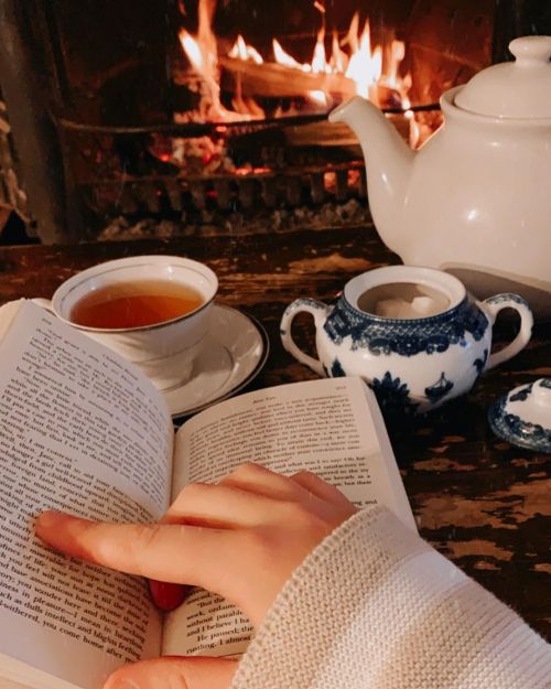 Cozy❤️❤️☕️#janeeyre #charlottebronte #charlottebrontë #tea #fireside #firesidereading #classiclitera