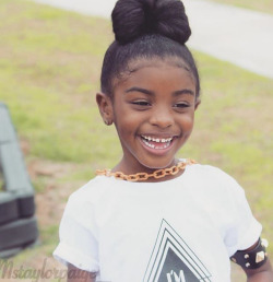 naturalhairqueens:  Melanin! Black girl magic.