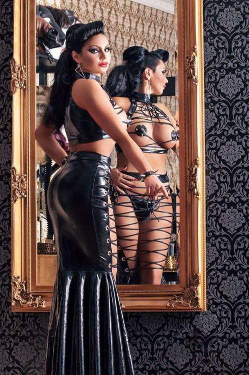 fuckslutdumplings: madamebustybrenda:  rubberreflections: Rubber Reflections - The best latex fetish