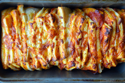 trav-tv:  we-arelike-young-volcanoes:  sweetnessdelight:  Pepperoni PIzza Pull-Apart Bread Recipe (Just A Taste)  *heavy breathing*  Looks like pizzagna. 