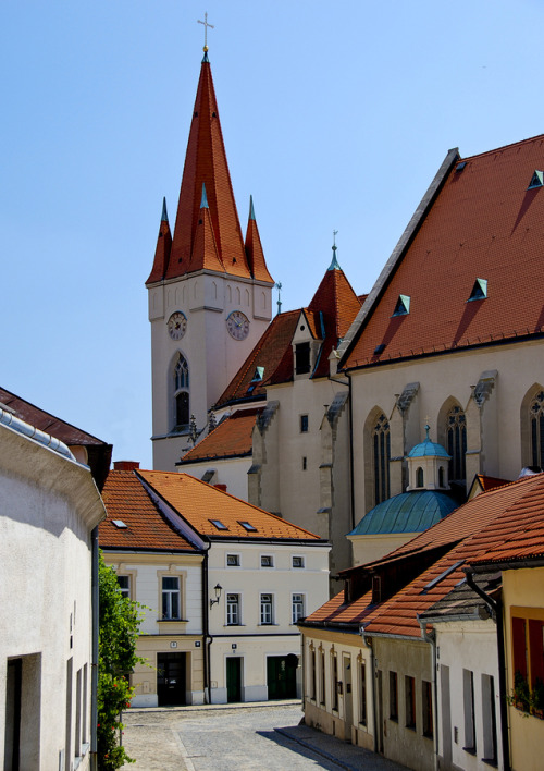 (via 500px / CHURCH OF ST MIKULAS by ALAN KUNOVSKY) Znojmo, Czech Republic