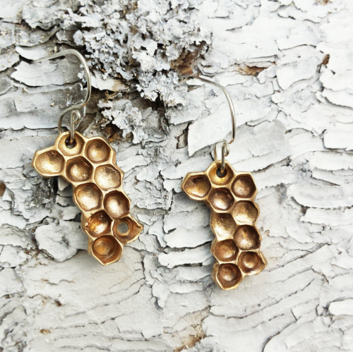 sosuperawesome:Jewelry made with real honeycomb by Brelokz on Etsy• So Super Awesome is also on Face