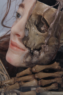 Ex0Skeletal:  Sigrid Sarda | “Memento Mori” (Detail) (Via Creep Machine | :Alternative