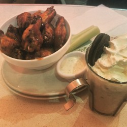 Buffalo chicken wings and Oreo milkshake for starter #foodporn