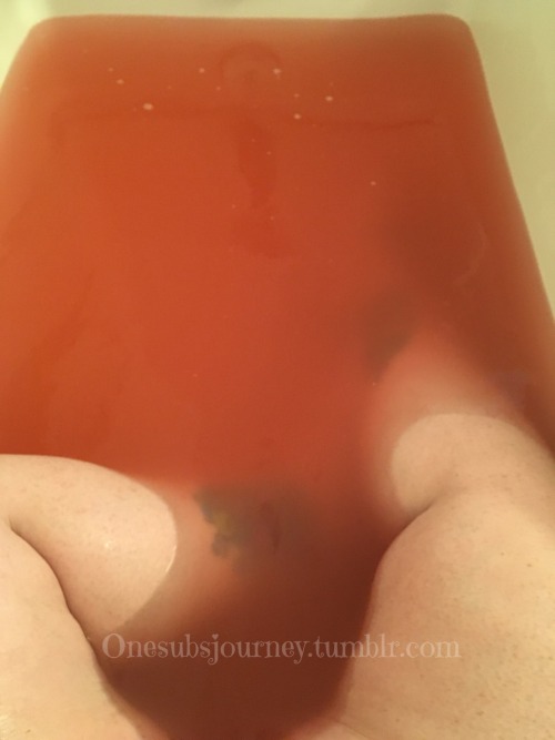 onesubsjourney:  onesubsjourney:  Fat girl in a little tub. 💜 with a watermelon bath bomb!  In case you missed it earlier. 😘