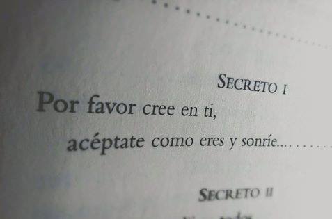 unachicasolamas:  Alguien sabe de donde es esto… , libro.o de donde y si saben