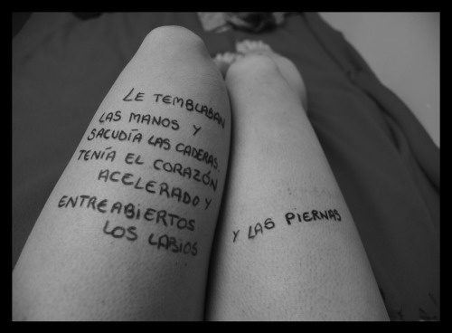 Tu cuerpo es la mejor lectura con la que me gustaría descansar mis ojos cada noche, mientras paso las páginas que forman tu piel con la yema de mis dedos, y notar el calor que forman las letras de tus poros, los puntos que forman tus lunares y los...