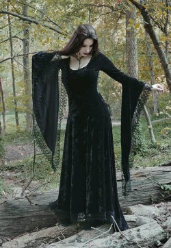 haus-of-grotesque: thildasbeinhaus:  dark-n-cute: Aside from Nu Goth, the Romantic Goth era in the 90s is my fav. someone please tell me where I can get this dress or something simular!  This dress is from www.etsy.com/shop/rosemortem 💖 