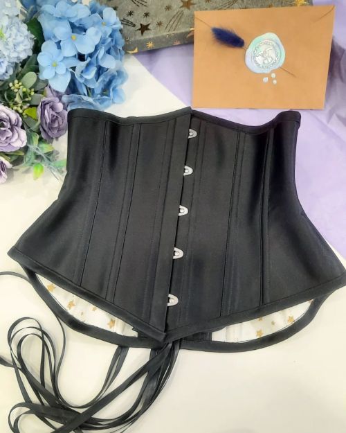 Satin underbust corset #underbustcorset #satincorset #blackcorset #tightlacingcorset #tightlacing #w