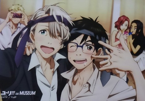 lucycamui:  ユーリ!!! on MUSEUM  • Yuuri and Victor audio guide has Yuuri progressively getting drunker on champagne as you move through each section  • Yuuri lets his fanboy loose in the section featuring Victor  • Yuuri’s collection of Victor