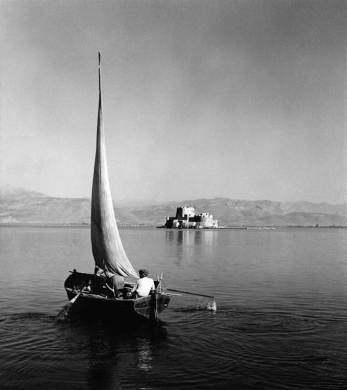 poetryconcrete:Péloponnèse, photography by Herbert list, 1936.