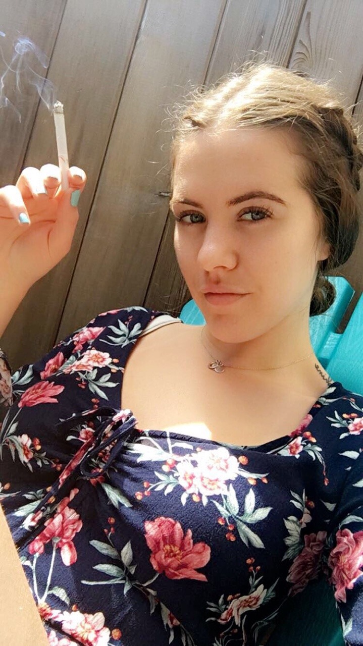 Smoking 💨 Sissy 🎀 BBC ♠️ Slut 💋 Bottom