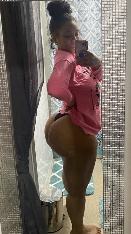 9inchesloangandfat:  nappy-dug-out:  darrkmeat:  SHE KONW IT’S BIG AND WE WANT IT   Beautiful    That’s a nice fat ass I’ll run up in there like Busta Rhymes  And Dick you down here in Detroit MichiganI would eat that up if I was here in Detroit