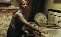 danascullys:Little Buffy Things: Buffy’s vulnerable overalls.