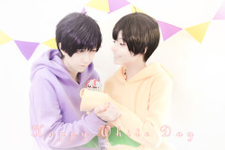 chocorasworld:   Happy Suuji White Day! 💜💛 Jyushimatsu made a baseball muffin for Ichimatsu-nii-san! 😁⚾ DrawingBritty (Twitter) as Ichimatsu, me as Jyushimatsu, Photo by Rei_Chan_Sensei (Twitter).