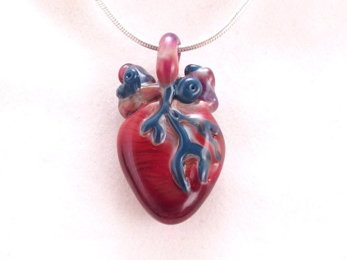 culturenlifestyle:  Exquisite Anatomical Pendants of the Heart & Lungs by Deenie Wallace Oregon-based artist Deenie Wallace composes exquisite glass pendants, which pay homage to the physical and metaphorical beauty of the lungs and heart. With an