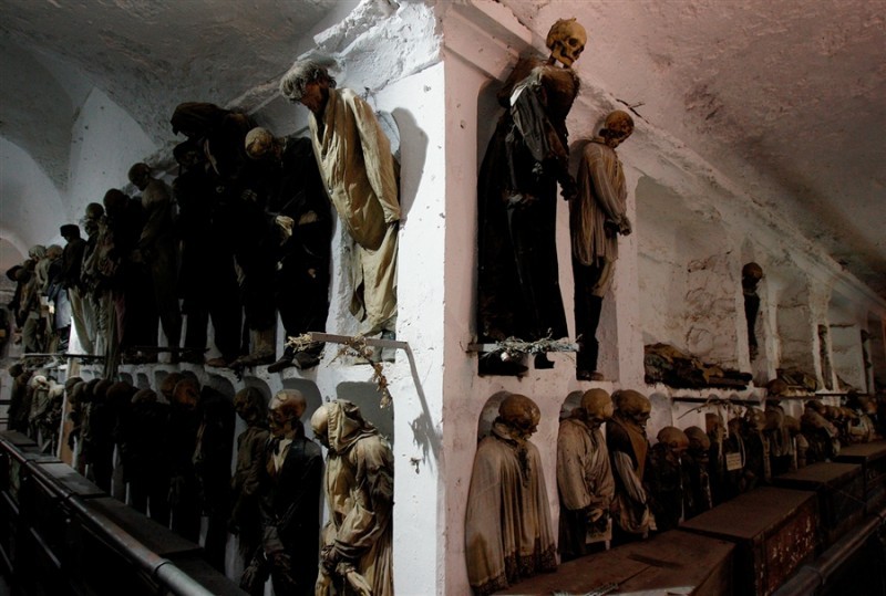 hellosailor:  mindcontroltactics:  Catacombe dei Cappuccini. Palermo, Sicily.  