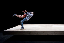 danseur-nocturne:Celui qui tombe, Yoann BourgeoisBiennale de la danse de Lyon 2014