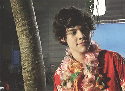 omgzarry:  Sneak peek of the Kiss You Video - 5 days to go! 