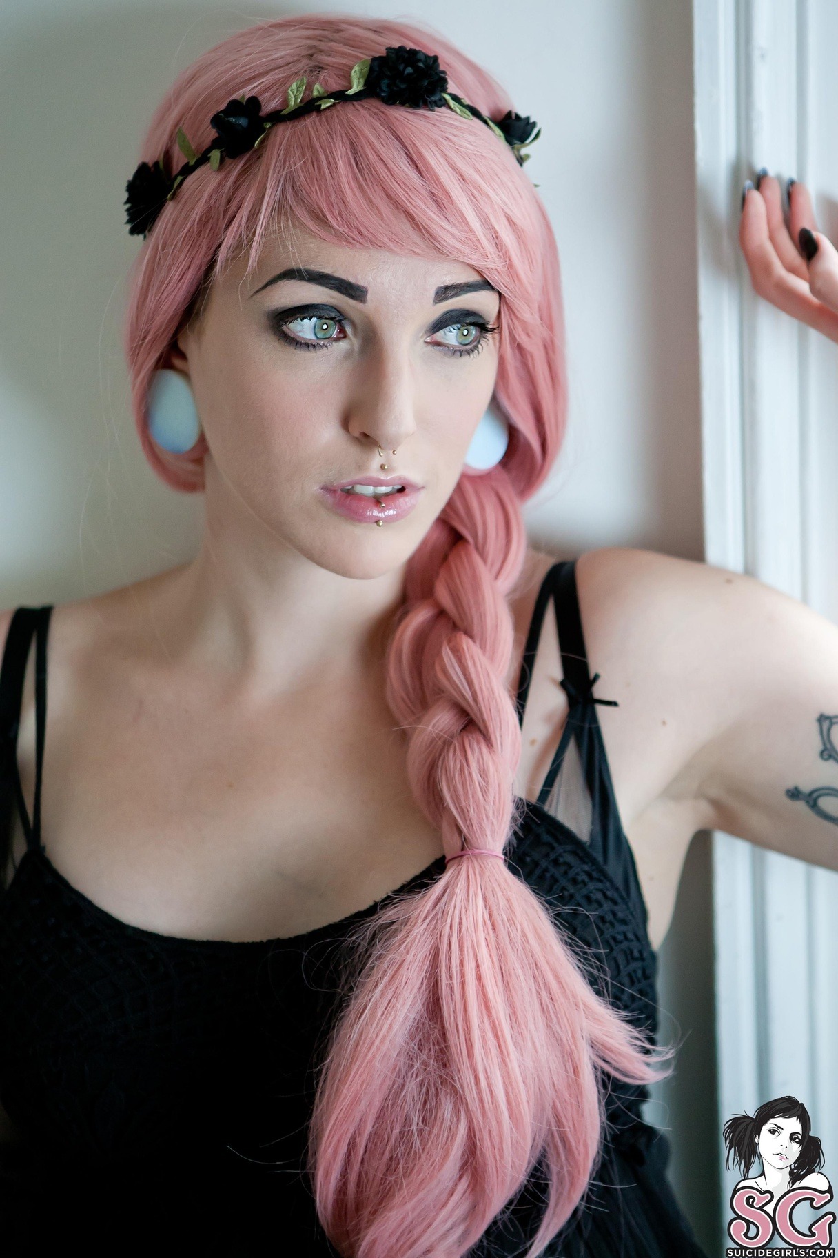 sglovexxx:  SG Hopeful Ninety in By The Window