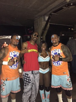 thenaomidaily:  @NaomiWWE: Hell of a raw tonight #WWELosAngeles #WrestleMania @SnoopDogg @WWEUsos