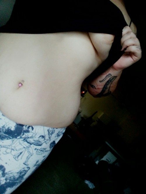 pinkisfortruegoths:  I am editing and making new photos