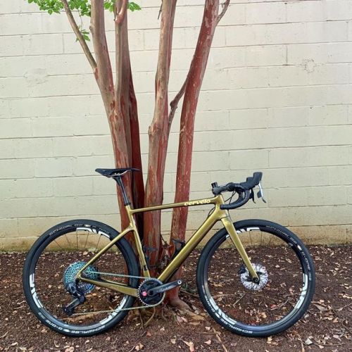 glorycycles: Cervelo Aspero STAM ETap AXS Force 1x with some sweet Enve 660b gravel cruisers. It’s g