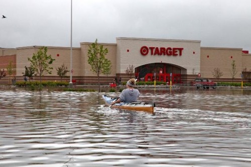 mianitedianiteianite: new aesthetic: people kayaking where they clearly should not be kayaking