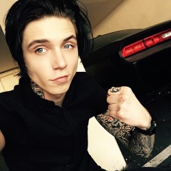 blackveilbrides:  Day one back from holiday vacation: Lock myself out of my house. What’s up 2015! 😂 http://ift.tt/1Kn1gEy