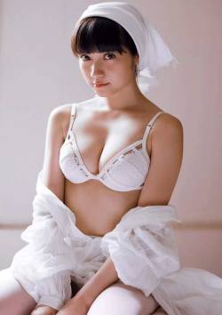 gravure-glamour:  Nashiko Momotsuki