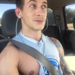 thetrueflagpole:  Nip slip 