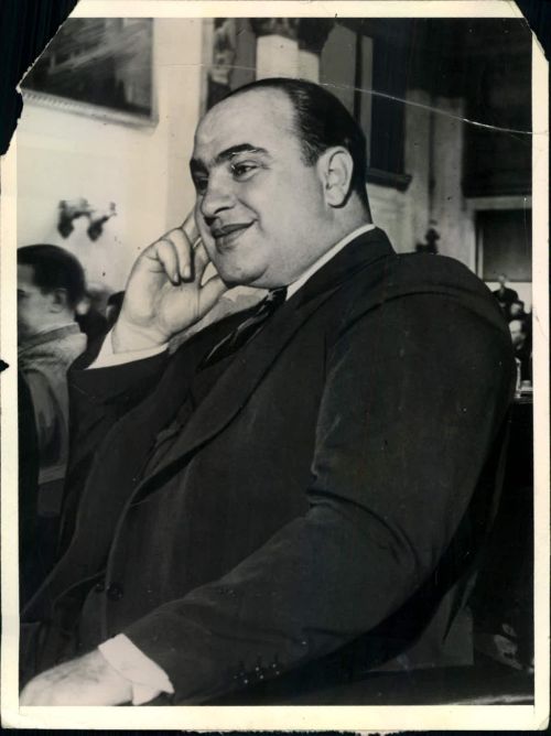 Porn Pics omerta-fashion:  Capone and his Prohibition