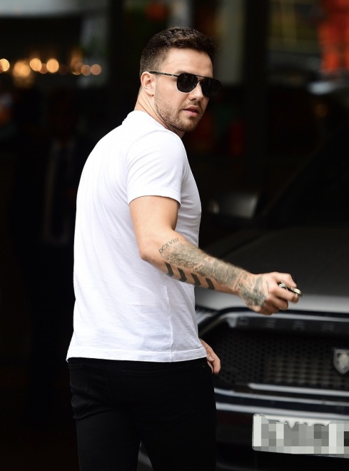 purepaynesource:Liam in London - 06/08