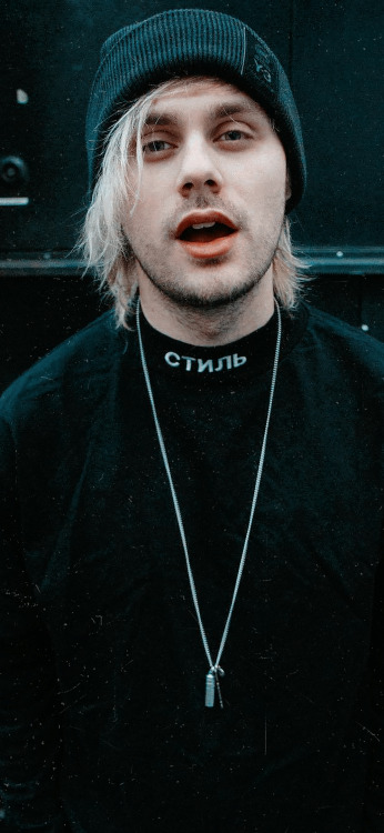 michael clifford; simple lockscreenlike/reblog | @spearbinsung