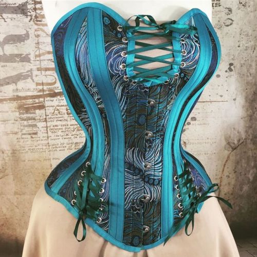 MCC30S www.mysticcitycorsets.com #mysticcitycorset #corset #brocadecorset #waisttraining #overbust #