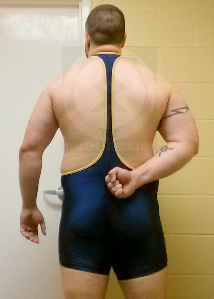foxbear:  Pre-Pool Singlet Stripdown: Friday Evening Edition Not a complicated concept.