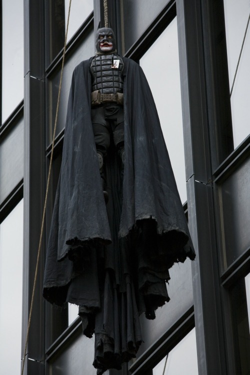 Behind the scenes of the Dark Knight Trilogy from Christopher Nolan. (via imgur: the simple image sh