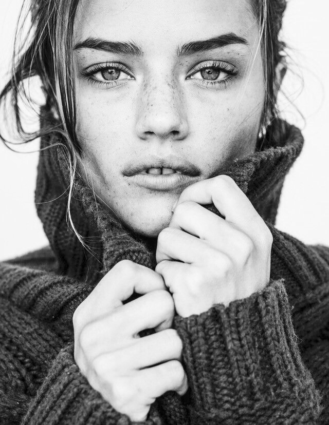 girls in sweaters and other awesome pics