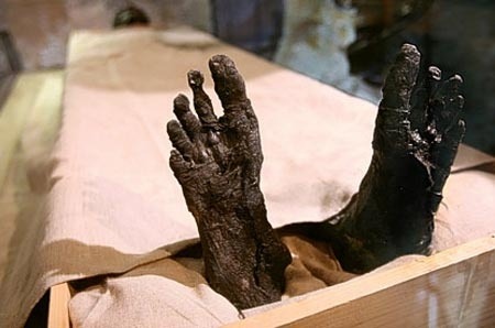 Porn King Tut’s feet photos