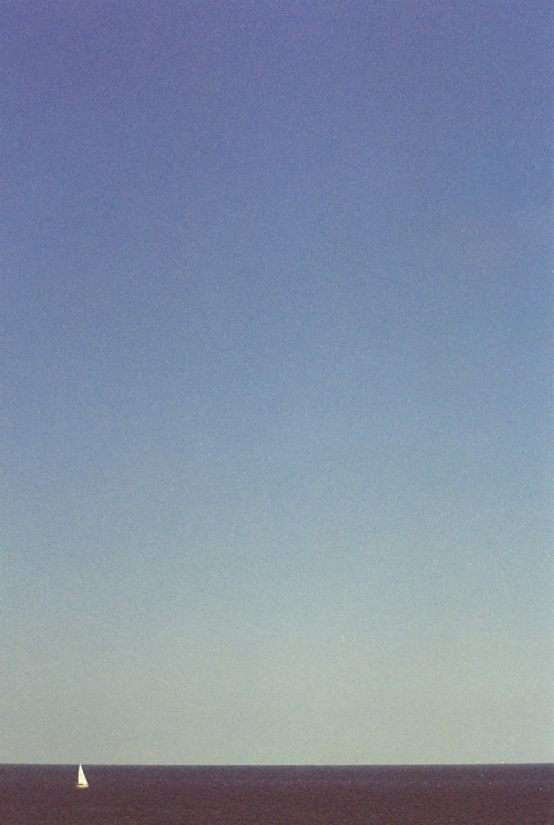 Sailboat in the Pacific Ocean off Clovelly 2017