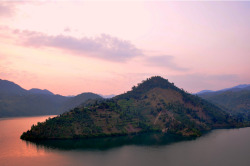 westeastsouthnorth:  Kibuye, Rwanda 