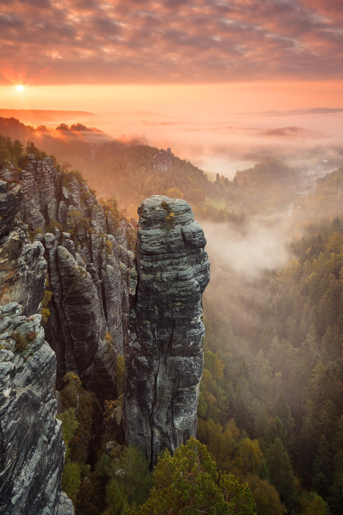 dreamtravelspots:Sunrise on “Höllenhund” in the Saxon, Switzerland