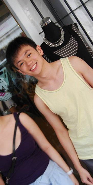 hbst-v:  sghornygayboy2:  sg-twinkboy:  6sg: 6sg.tumblr.com/archive Hottt  He is sitting in t