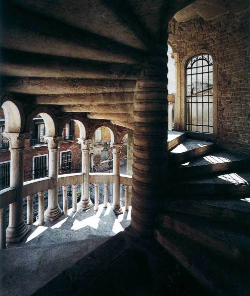 italian-landscapes:Palazzo Contarini del Bóvolo (Chiocciola), Venezia (Contarini of the Snail Palace