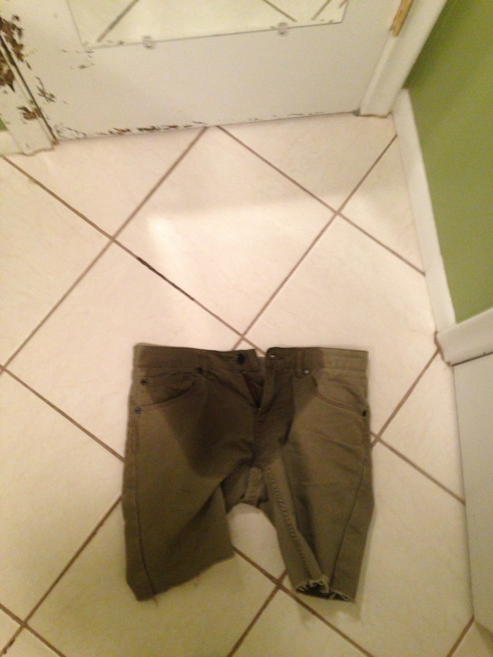 wettingmike:  Had a little bit of public pants wetting/messing fun in my shorts and