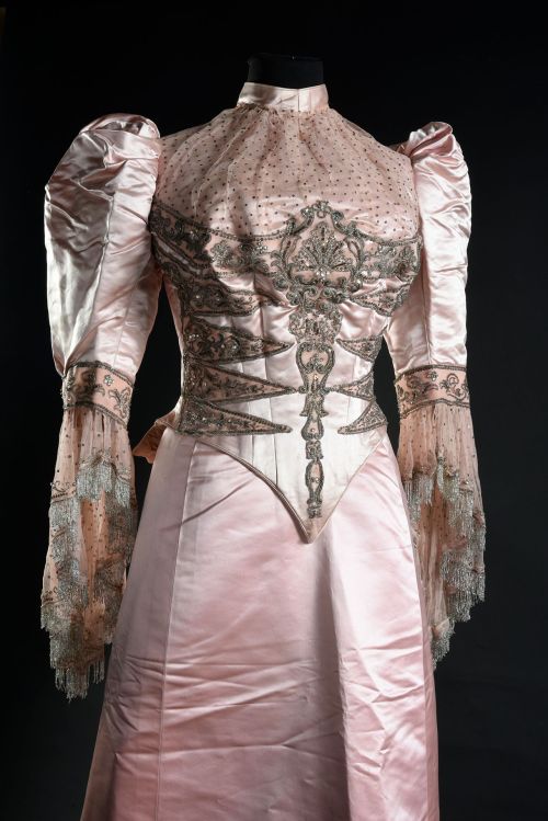 Worth evening bodice, 1890′sFrom Coutau-Bégarie &amp; Associés