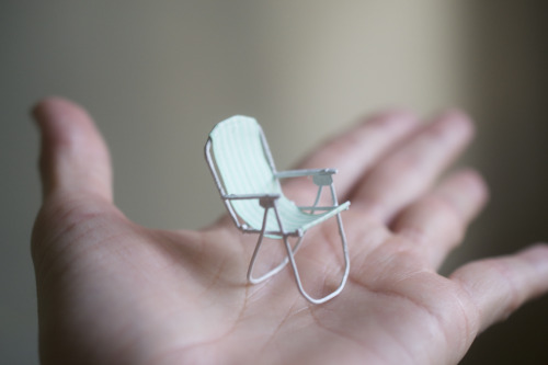 Mini chair for a mini piece. Temporaryest temporary rest. 