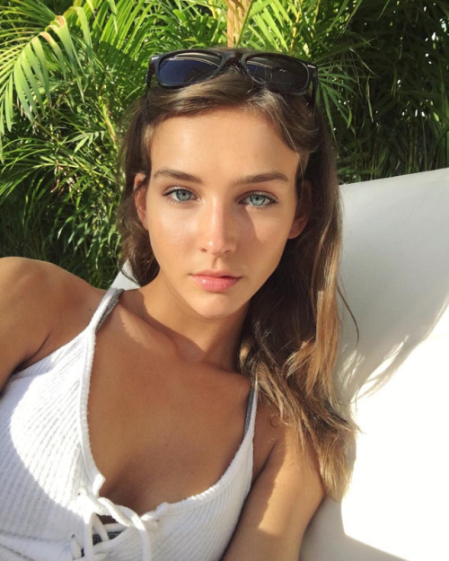 https://amazinggirlsphotos.tumblr.com/post/157836177230