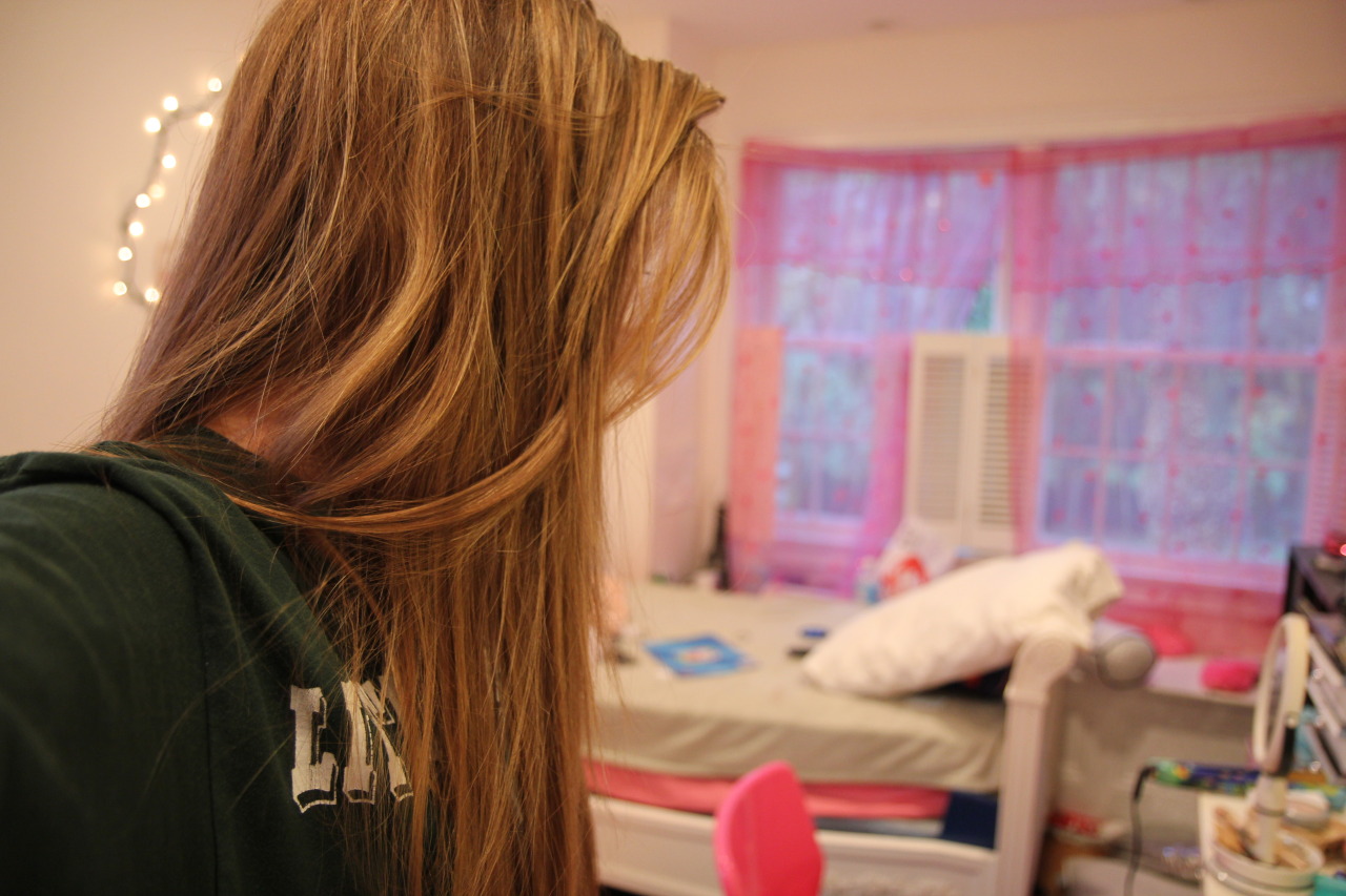 pant1es:  crocs-wbu:  i used a different affect on my camera and it made my hair